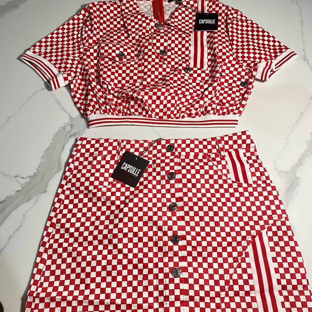 Capsulle womens l red striped outfit set